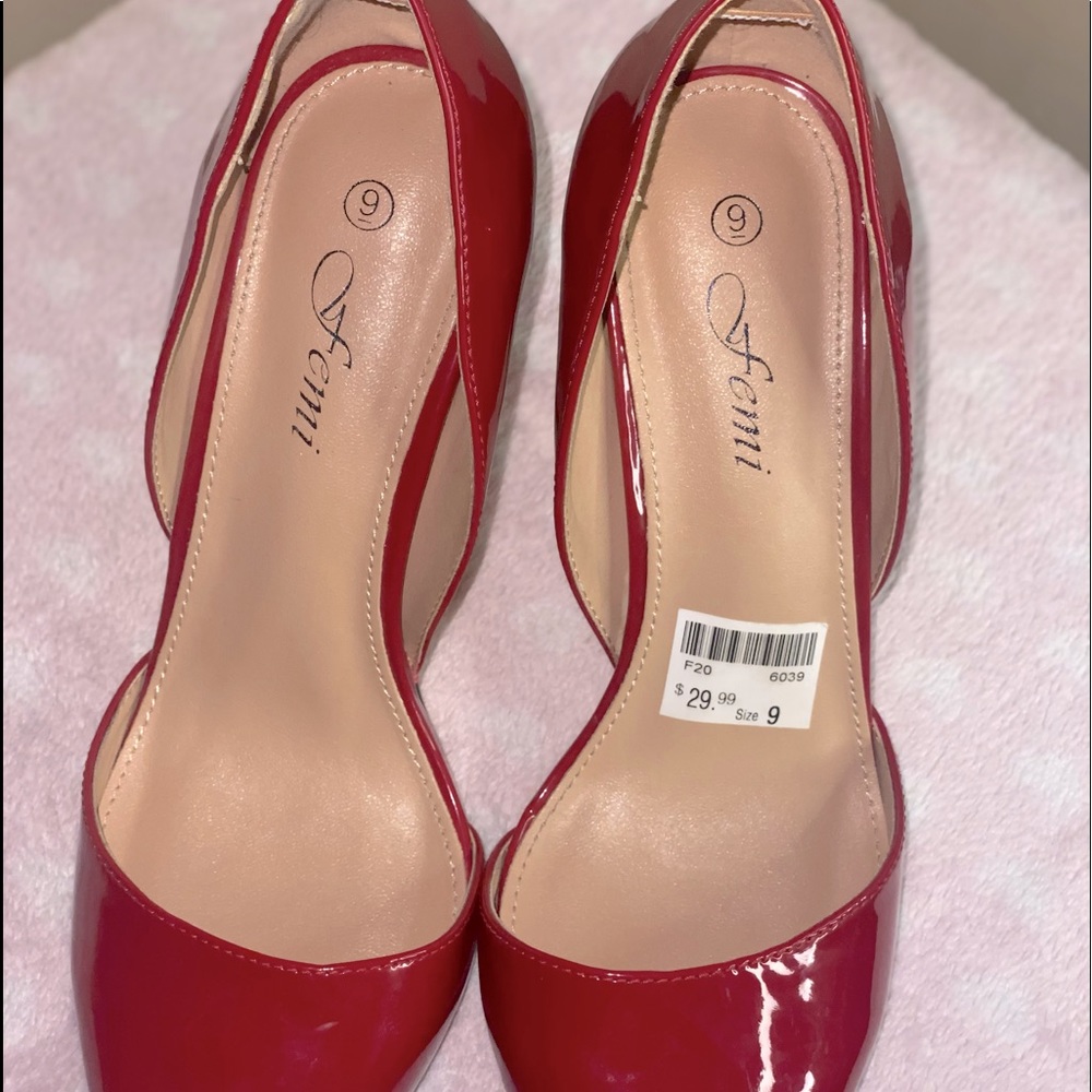 HEELS 👠 SHOE IN RED